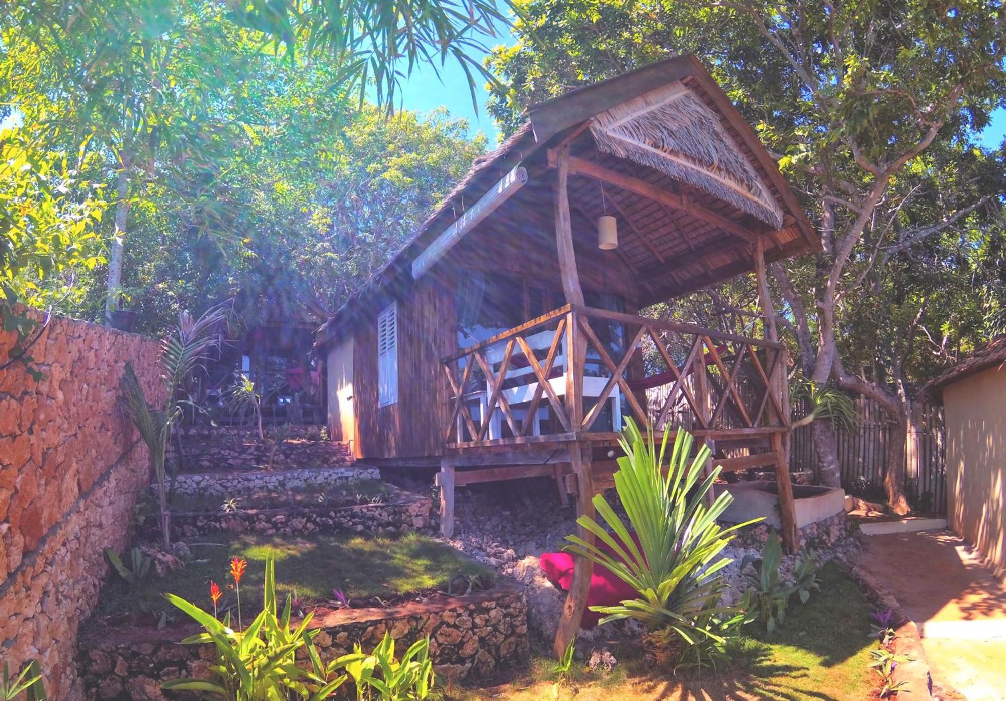 Cosmos Bungalows Bira Exterior photo