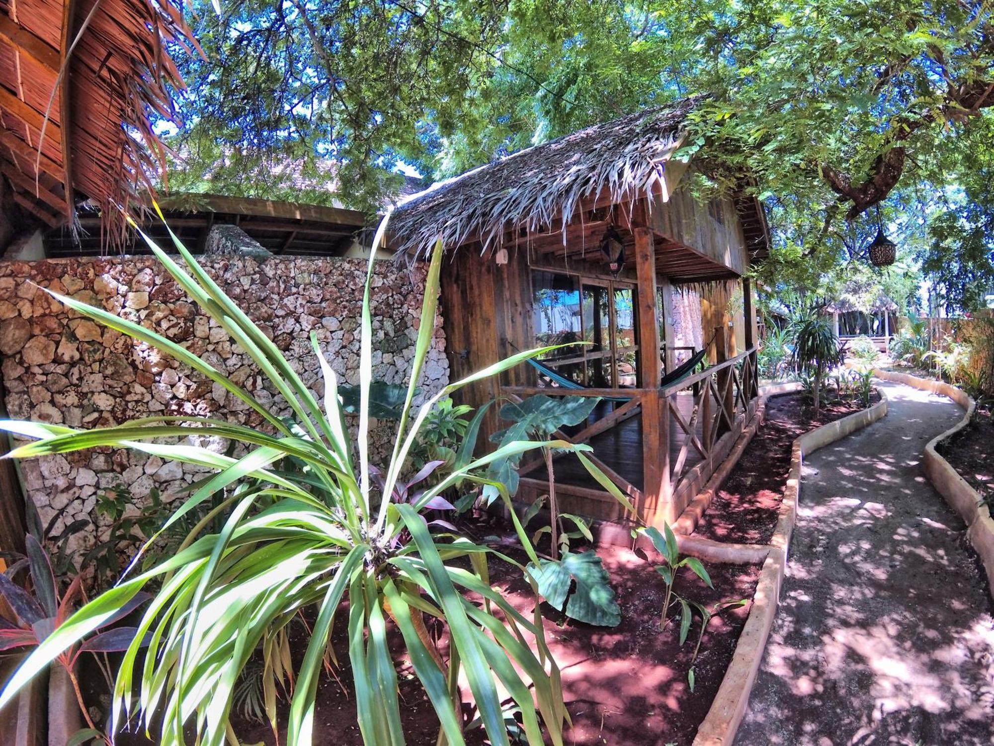 Cosmos Bungalows Bira Exterior photo