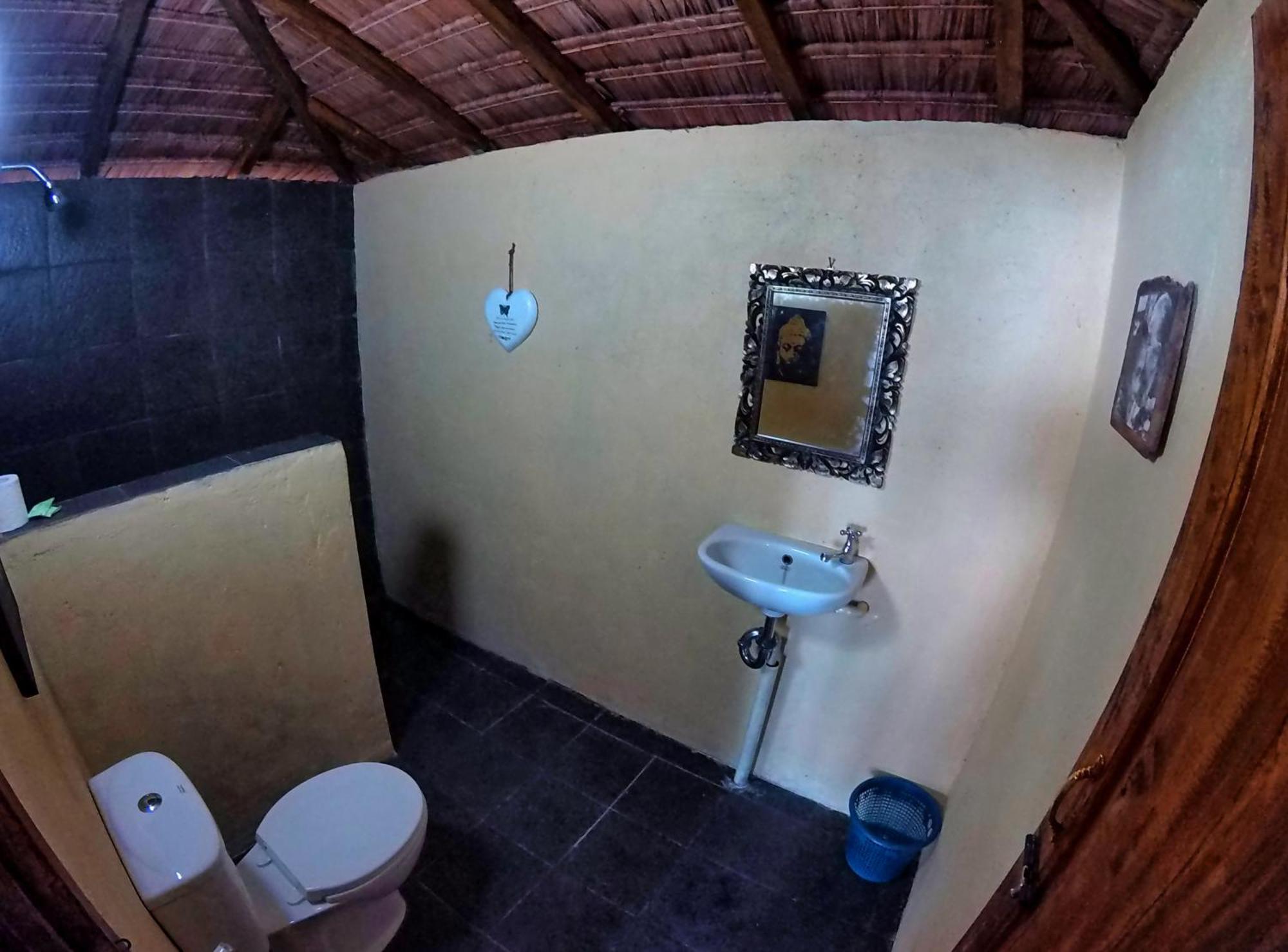 Cosmos Bungalows Bira Exterior photo